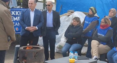 İzmir'de A Parti'den grevdeki işçilere destek