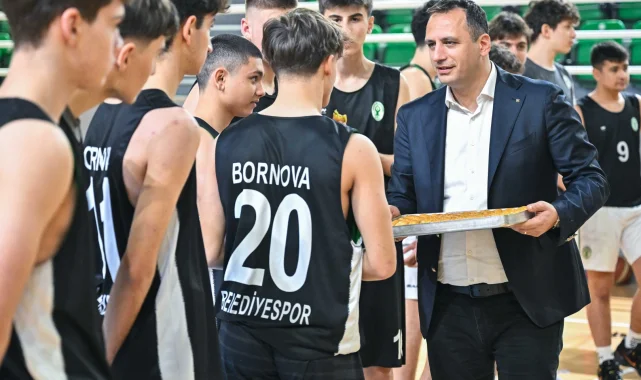 İzmirli sporculara baklavalı moral ziyareti