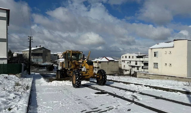 Kocaeli Çayırova'da ekipler kar teyakkuzunda