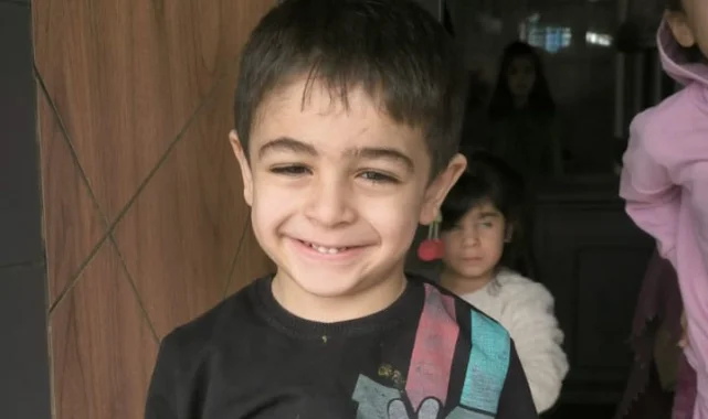 Sakarya'da kahraman itfaiyeciler minik Ahmet'i alevlerin arasından çıkardı