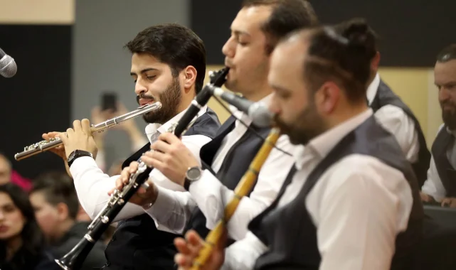 Sakarya'da sahneye çıkan isim konsere damga vurdu
