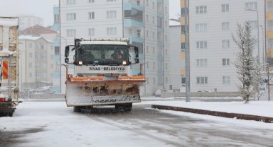 Sivas'ta kar temizliğine devam