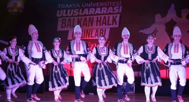 Uluslararası Balkan Halk Oyunları Festivali'ne muhteşem gala