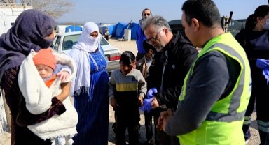 Adana Büyükşehir'den tarım işçilerine sağlık hizmeti