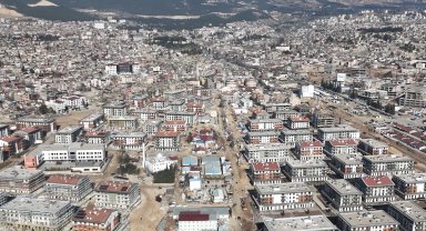 Ağır yıkıma uğrayan şehir yeniden ihya ediliyor... Kahramanmaraş'ta 4 bin işçi aralıksız çalışıyor