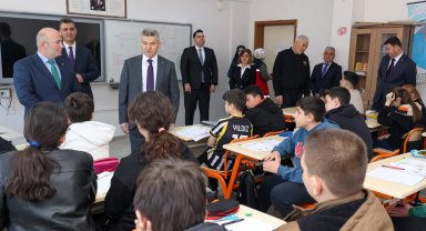 Artvin Valisi Ergün'den okul ziyareti