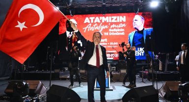 Atatürk'ün Antalya ziyaretinin yıldönümünde Haluk Levent coşkusu
