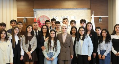 Bakan Göktaş Karabağ şehitlerinin çocuklarıyla buluştu