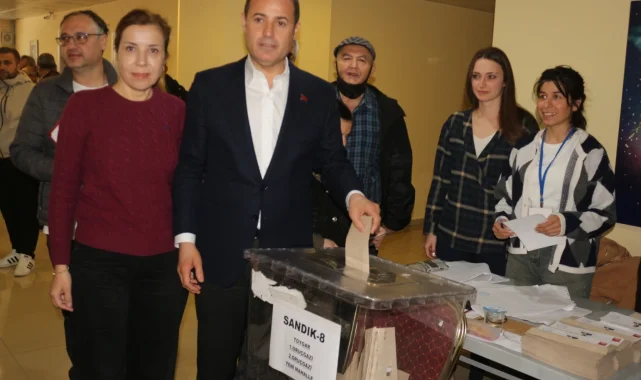 Balıkesir'in 20 ilçesinde vatandaşlar sandıkları doldurdu