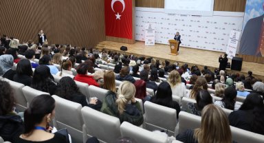 Başkan Ovalıoğlu, kadın çalışanlarla buluştu