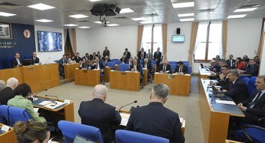 Bayram ikramiyesi komisyondan geçti