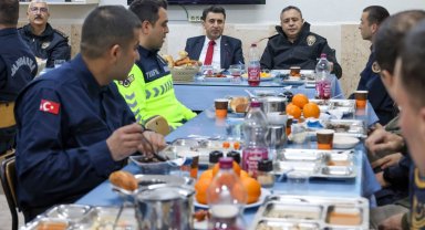 Bilecik Valisi Aygöl, jandarma personeliyle iftar yaptı