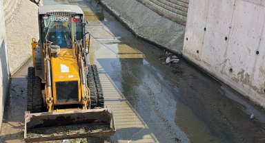 Bursa Gemlik Çarşı Deresi'nde temizlik çalışması