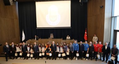 Bursa İnegöl'ü gururlandıran isimler mecliste ödüllendirildi