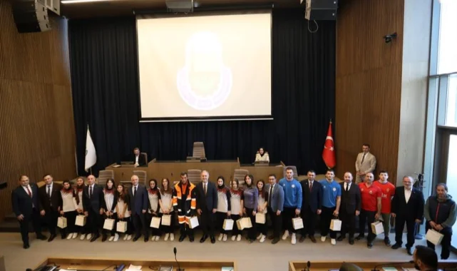 Bursa İnegöl'ü gururlandıran isimler mecliste ödüllendirildi
