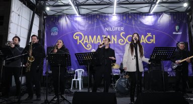 Bursa Nilüfer'in Ramazan Sokağı'nda orkestradan keyifli dinleti