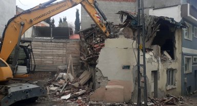 Bursa Osmangazi'de metrukların yıkımına devam