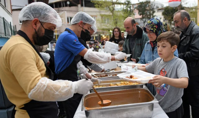 Bursa Yeşilova Mahallesi'nde 1000 kişilik iftar sofrası