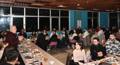 Bursa'da Başkan Bozbey sahuru gençlerle yaptı