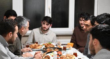 Bursa'da Başkan Yılmaz, sahuru gençlerle yaptı