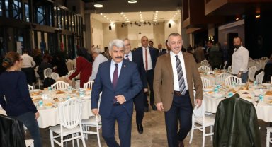 Büyükakın, Fransa dönüşü sağlık çalışanlarıyla iftar yaptı