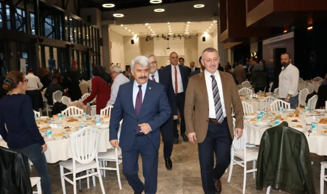 Büyükakın, Fransa dönüşü sağlık çalışanlarıyla iftar yaptı