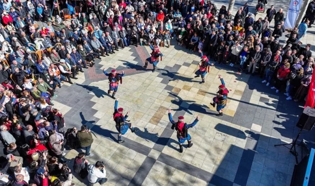 Denizli'de nevruz ateşi yandı