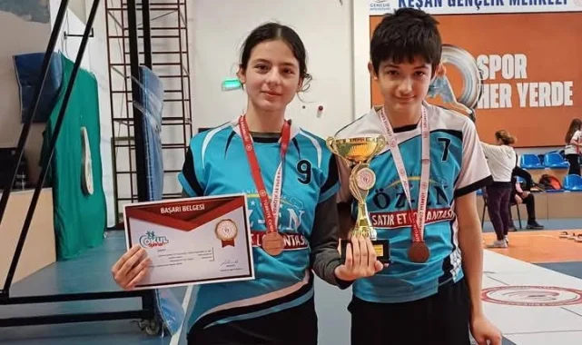 Edirne'de Yenimuhacır Ortaokulu'ndan gururlandıran başarı