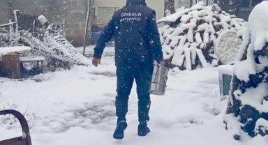 Giresun Belediyesi kış şartlarında da ihtiyaç sahiplerinin yanında! 92 haneye sıcak yemek!