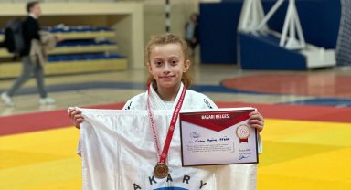Gülfem Aysima Bilecik'ten şampiyonlukla döndü