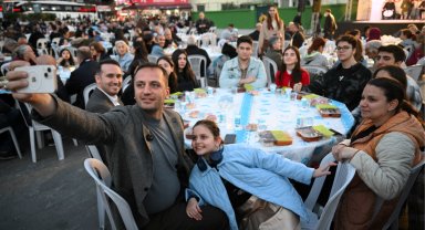 İzmir Bornova'da Kadir Gecesi'nde büyük iftar buluşması