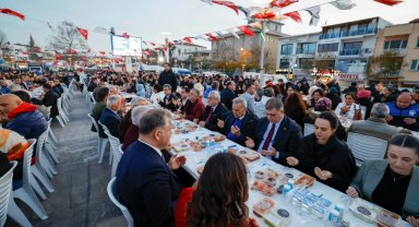 İzmir Büyükşehir'in iftar sofrası Urla'da kuruldu