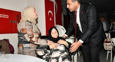 İzmir Çiğli'de Başkan Yıldız'a anlamlı hediye