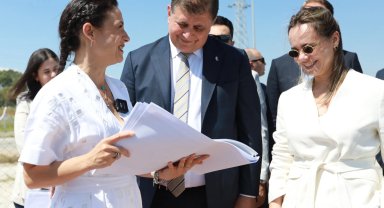 İzmir Efes'te Pamucak Rekreasyon Alanı'nda çalışmalarını sürüyor
