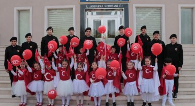 İzmir Gaziemirli öğrencilerden jandarmaya ziyaret
