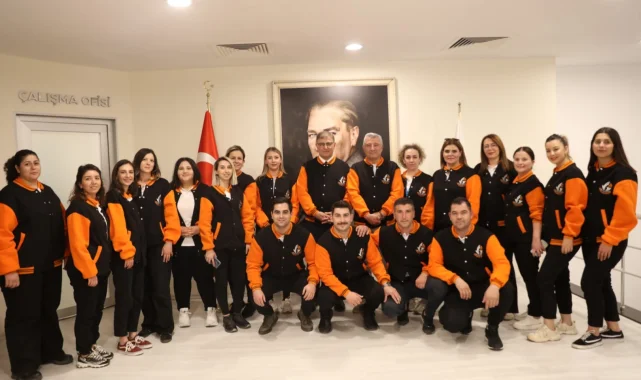 İzmir Güzelbahçe Gençlik'ten Başkan Tugay'a ziyaret