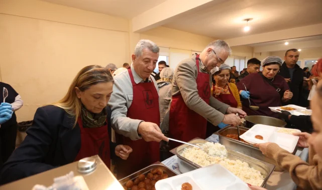İzmir Güzelbahçe'de evlere sıcak servis