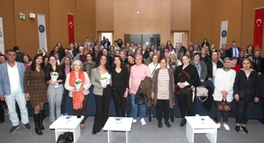 İzmir Karabağlar'da 'Güvenli Yaşlanma' buluşması