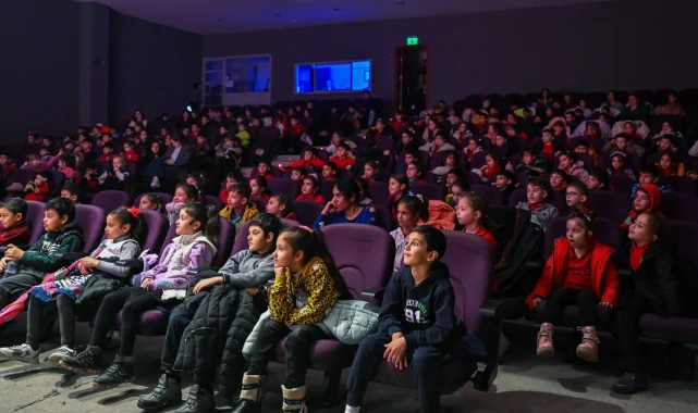 İzmir'de Başkan Eşki'den miniklere sinema müjdesi