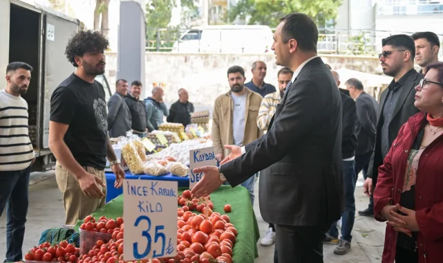 İzmir'de Başkan Eşki'den pazaryeri ziyareti