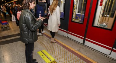 İzmir'de güçlü mesaj: #çizgiyigeçmeyin