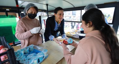 İzmir'de öğrenci otobüsünde Kent Lokantası dayanışması