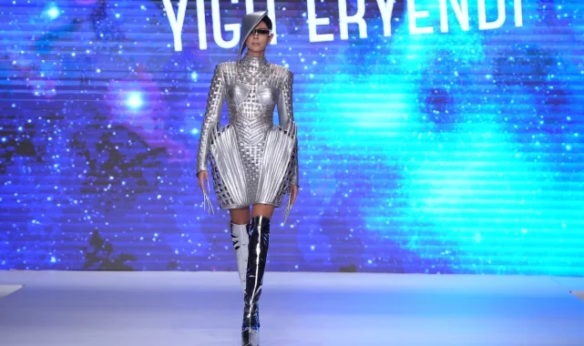 İzmirli modacı, izleyicileri 2078'e götürdü