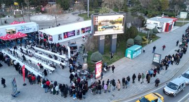 İzmit Belediyesi'nin Mobil Aşevi yüzlerce kişiyi ağırladı