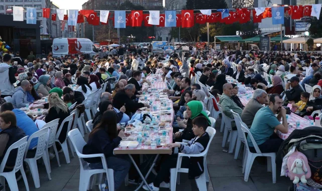 Kocaeli Büyükşehir'in iftar sofrası her gün 3 bin kişiyi ağırlıyor