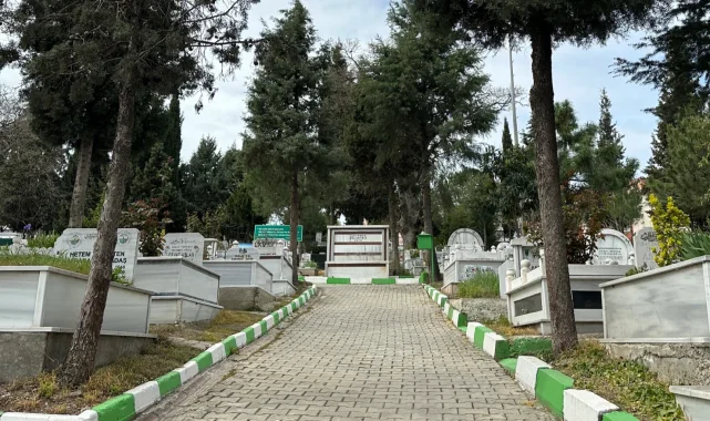 Kocaeli Çayırova'da mezarlıklarda bakım gerçekleştirdi
