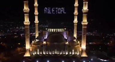 Mahyalar 'Aile Yılı' için yanıyor