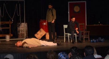 Malatya'da 'Barış Ressamı' sahnelendi