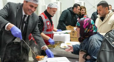 Manisa Büyükşehir'den 10 bini aşkın kişiye sıcak yemek desteği