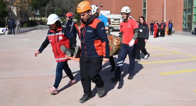 Manisa'da öğrencilere yYönelik deprem tahliye tatbikatı